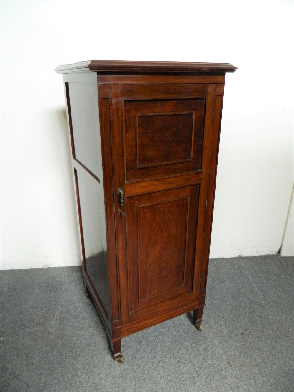 collectors cabinet View VI