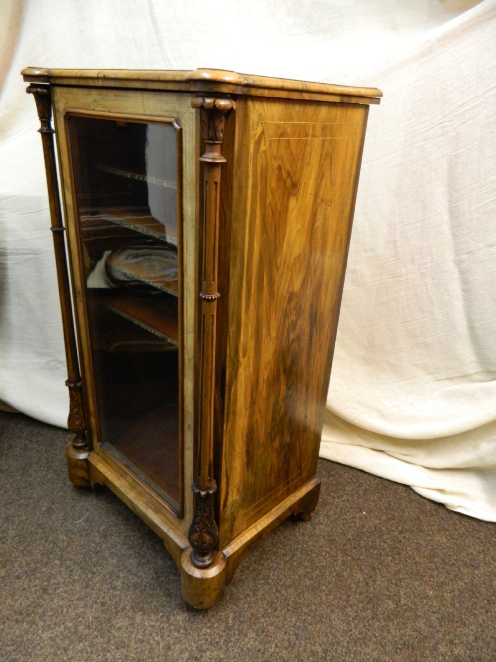 walnut music cabinet View V