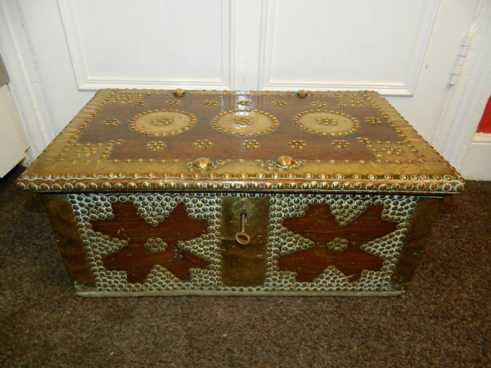Zanzibar chest View II