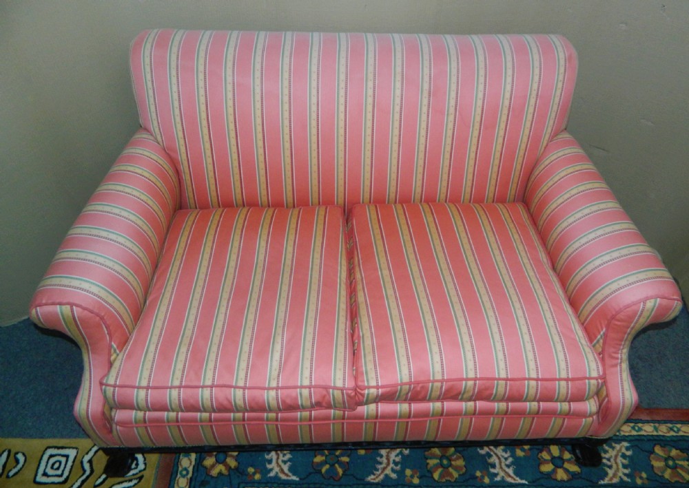 small sofa View VI