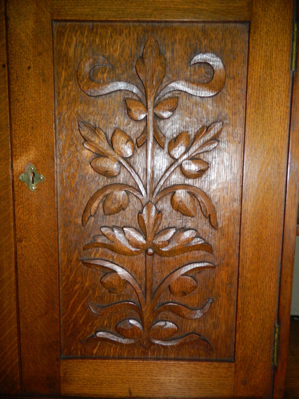 Arts & Crafts oak bookcase View V