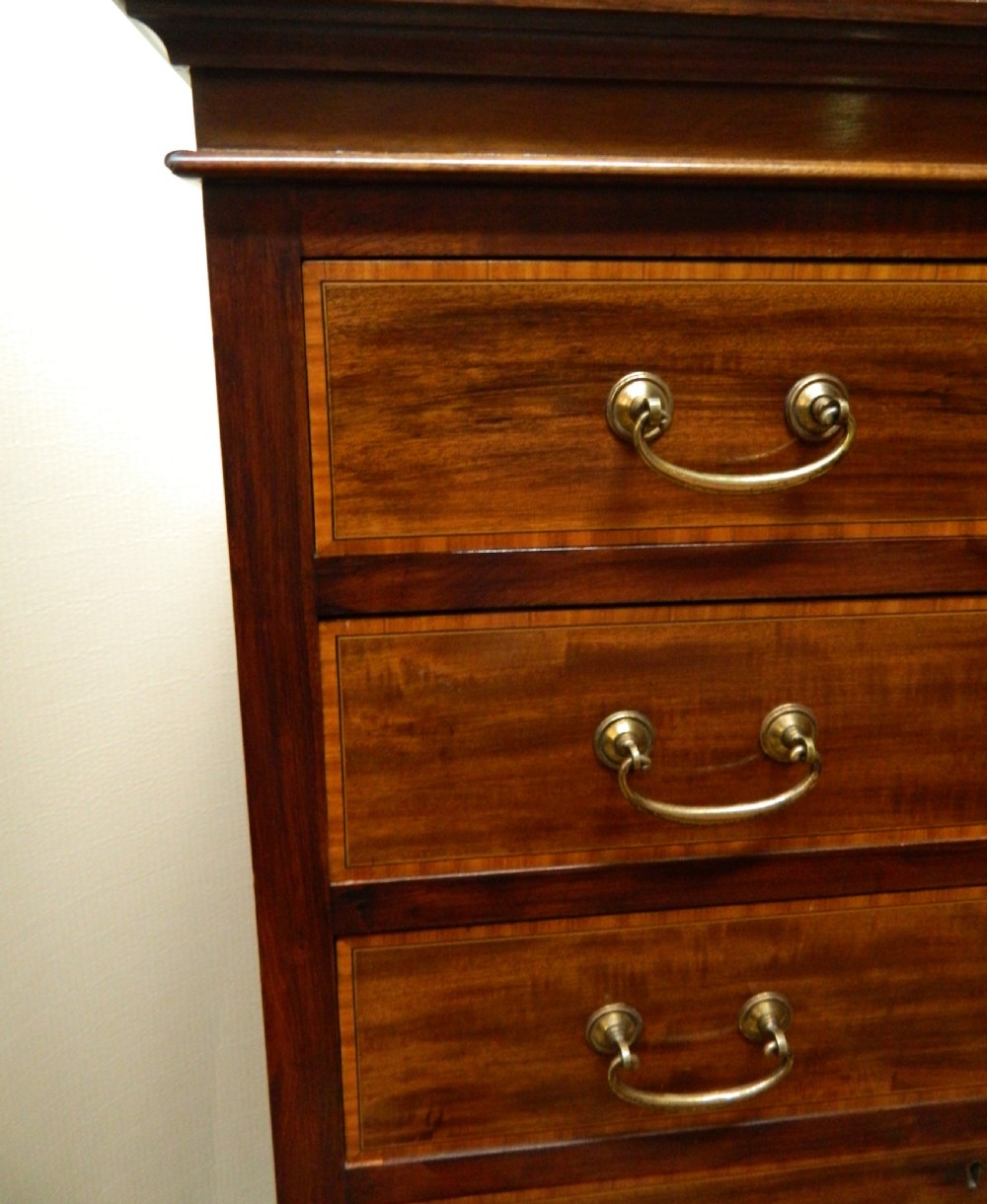 Mahogany chest of drawers - Maple & Co. View IV