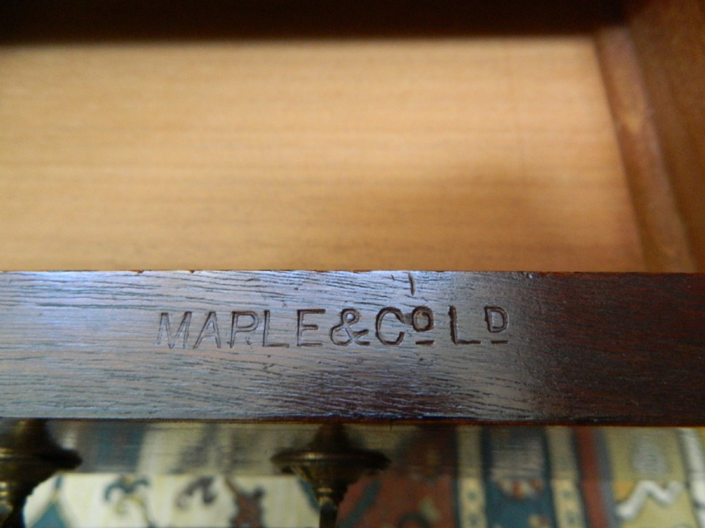 Mahogany chest of drawers - Maple & Co. View V