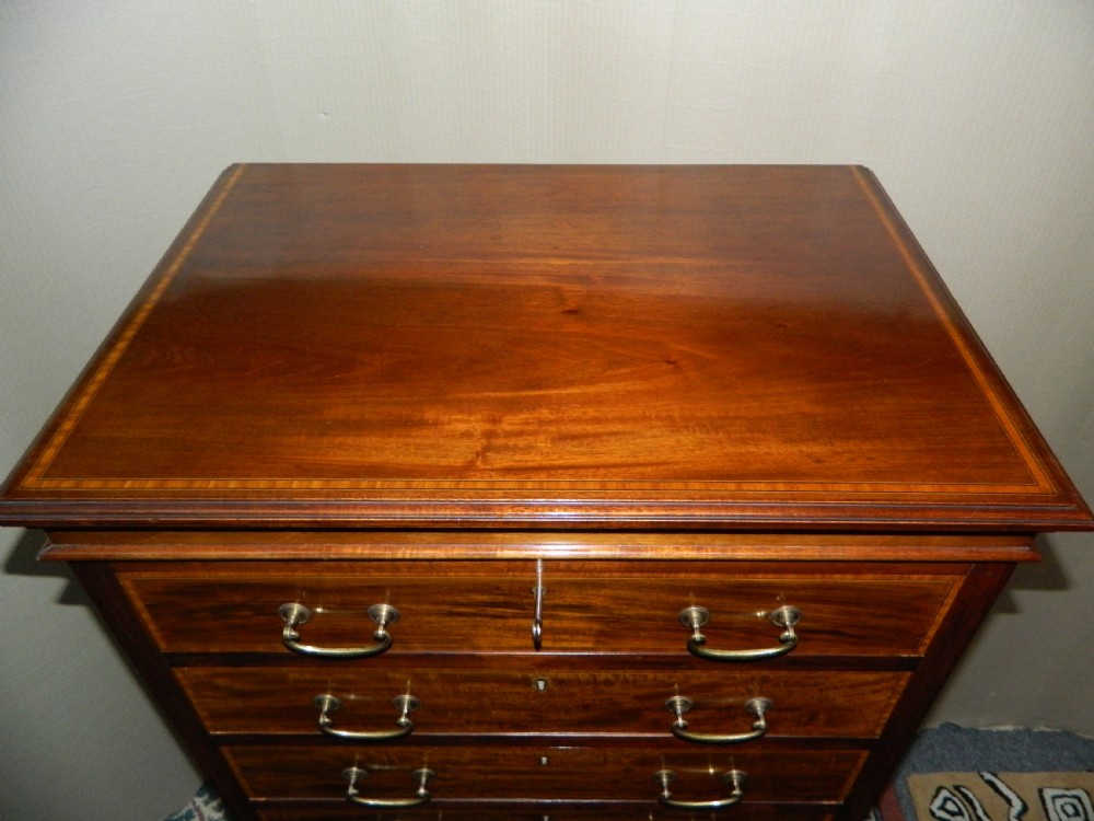 Mahogany chest of drawers - Maple & Co. View VI
