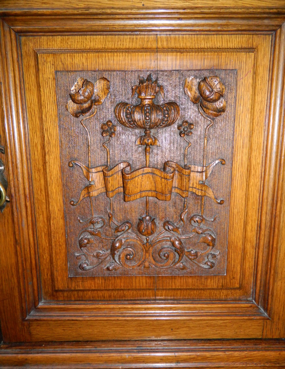 Arts & Crafts oak bookcase View IV