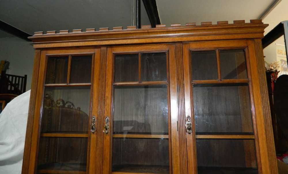 Arts & Crafts oak bookcase View V