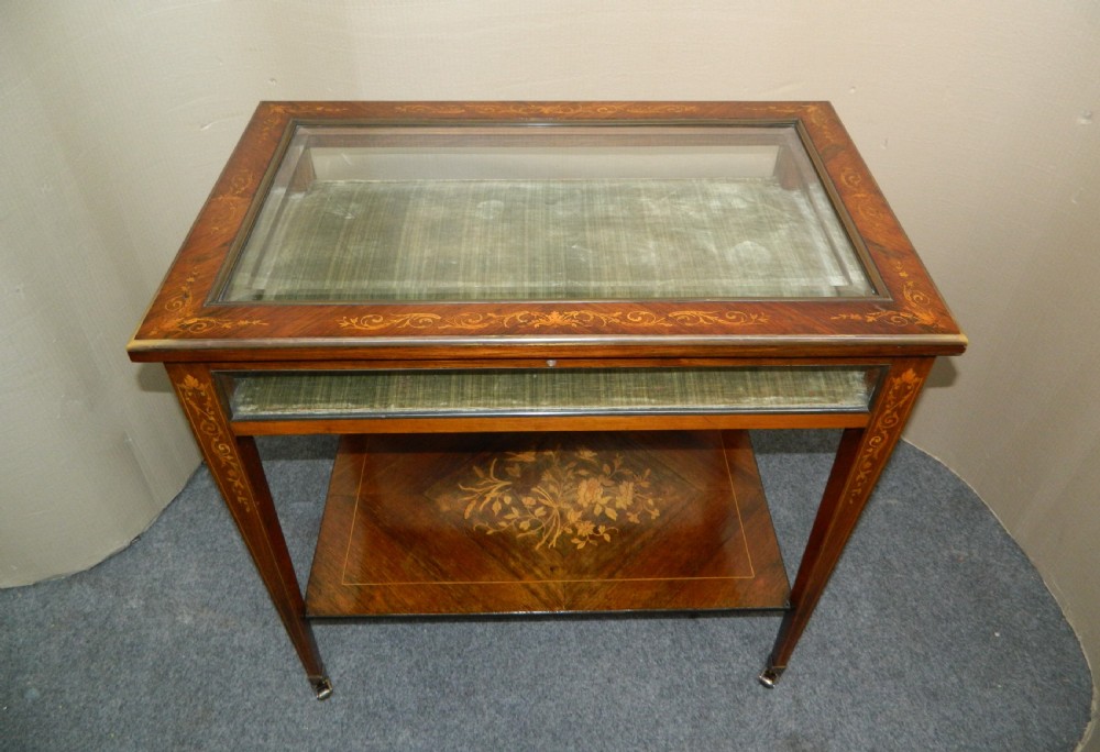 inlaid bijouterie table View II