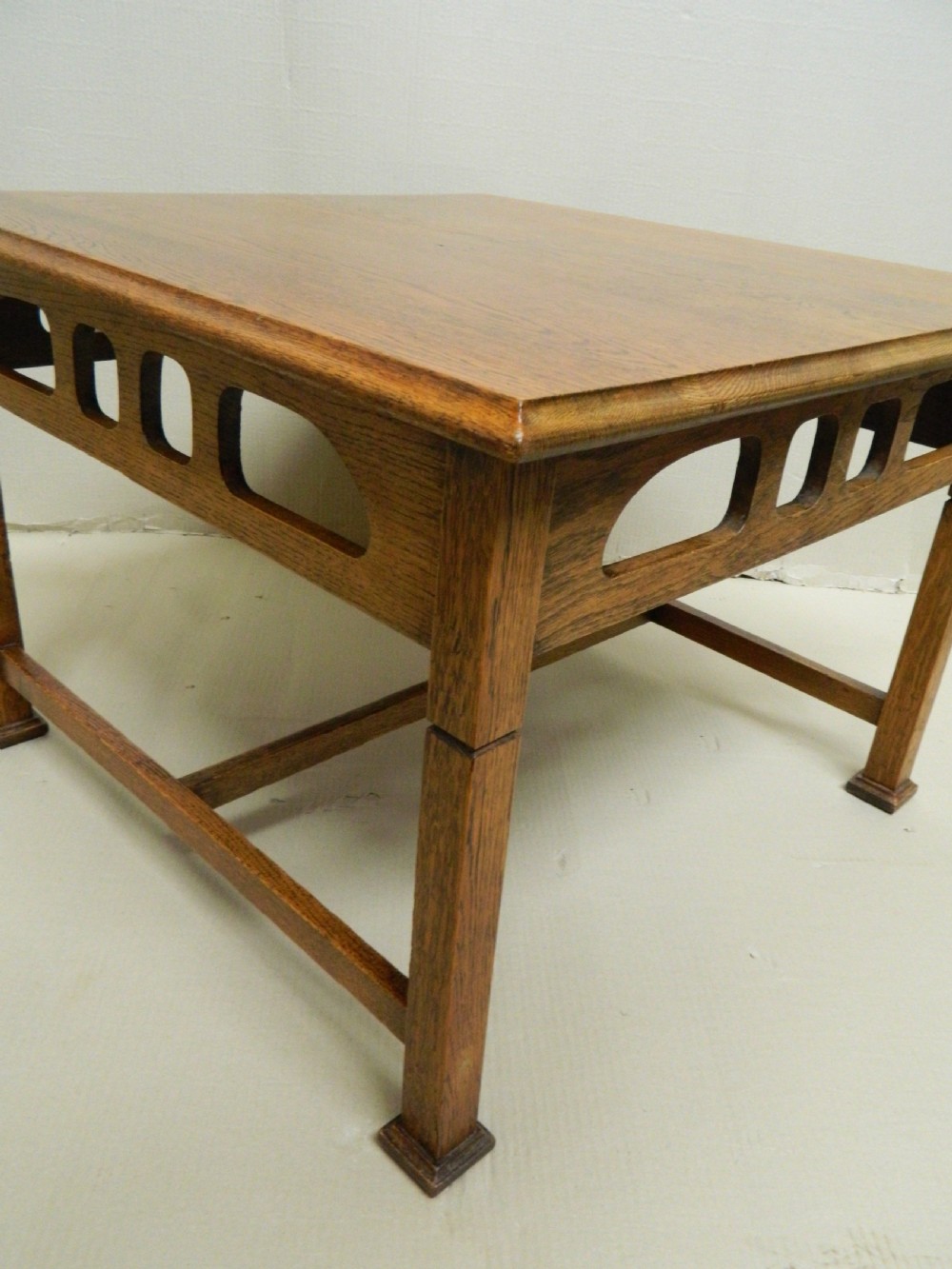 Arts & Crafts oak coffee table View V