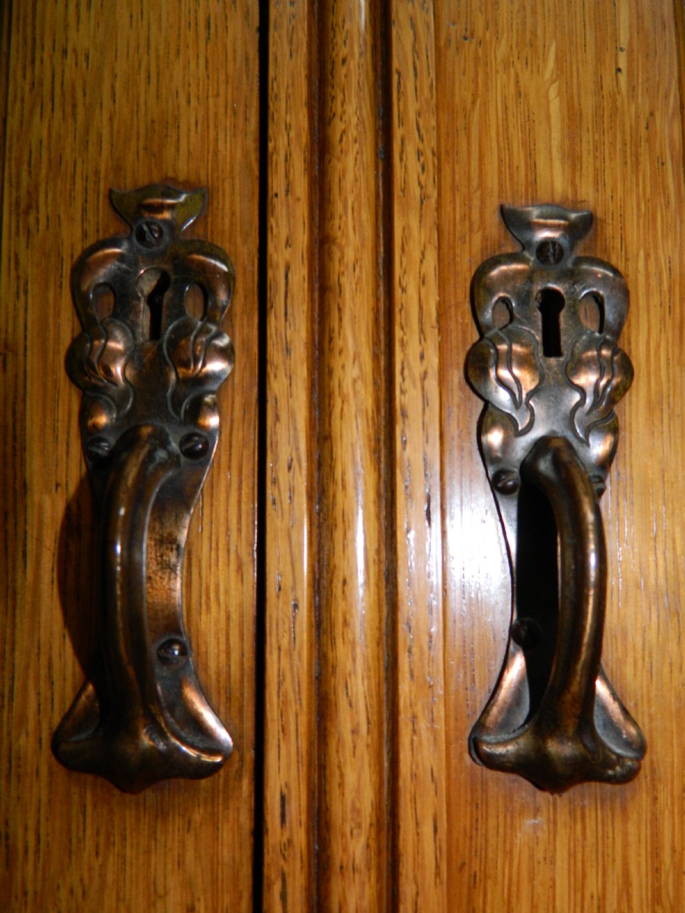 outstanding Arts & Crafts oak bookcase View VI