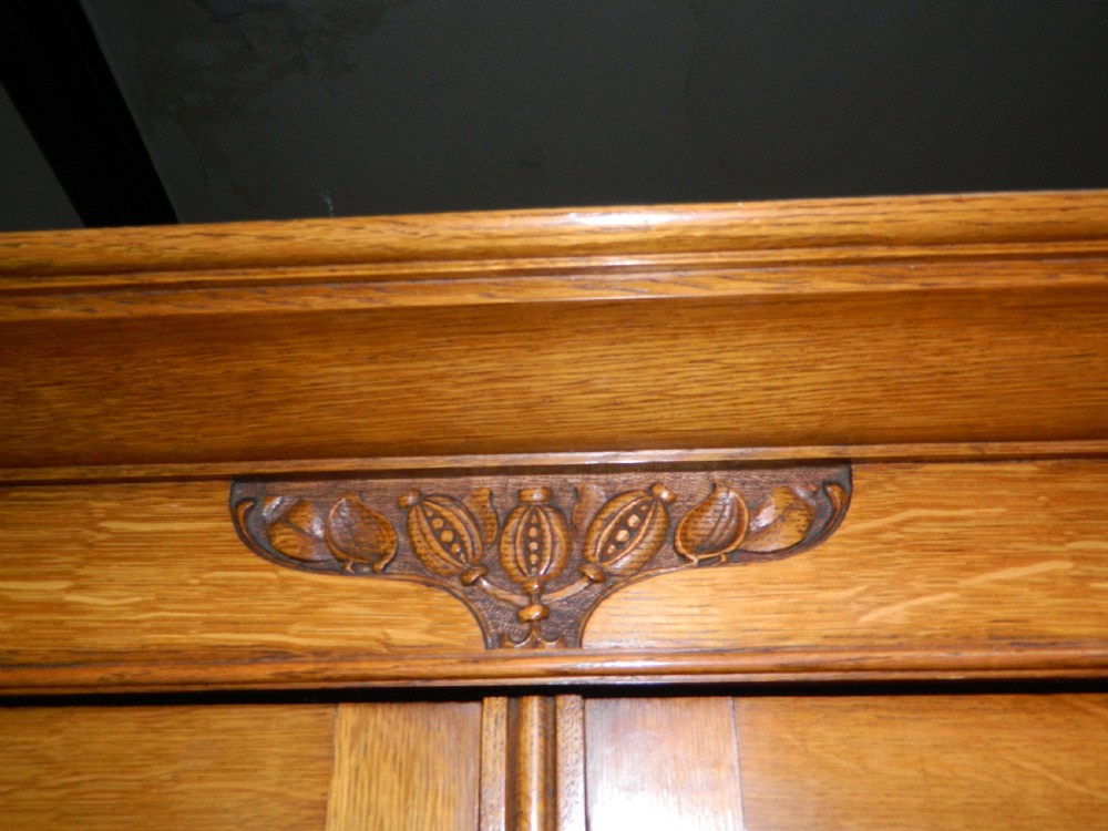 outstanding Arts & Crafts oak bookcase View VII