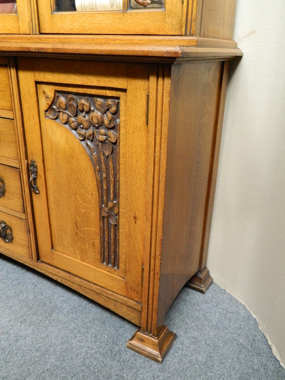 outstanding Arts & Crafts oak bookcase View VIII