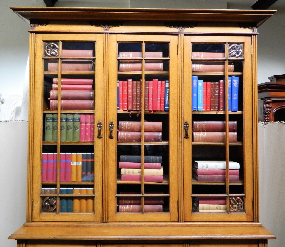 outstanding Arts & Crafts oak bookcase View IX