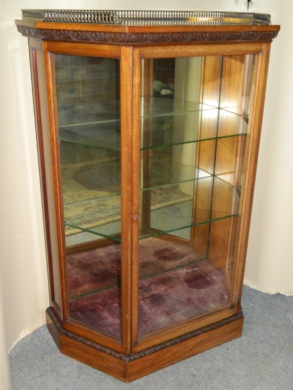 Shop display cabinet