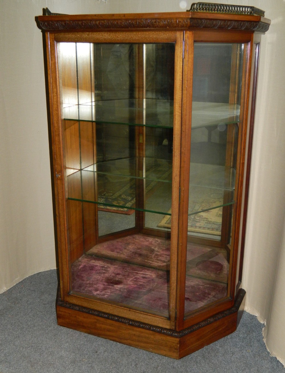 Shop display cabinet View III