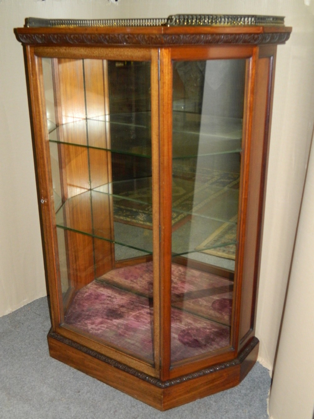 Shop display cabinet View IV