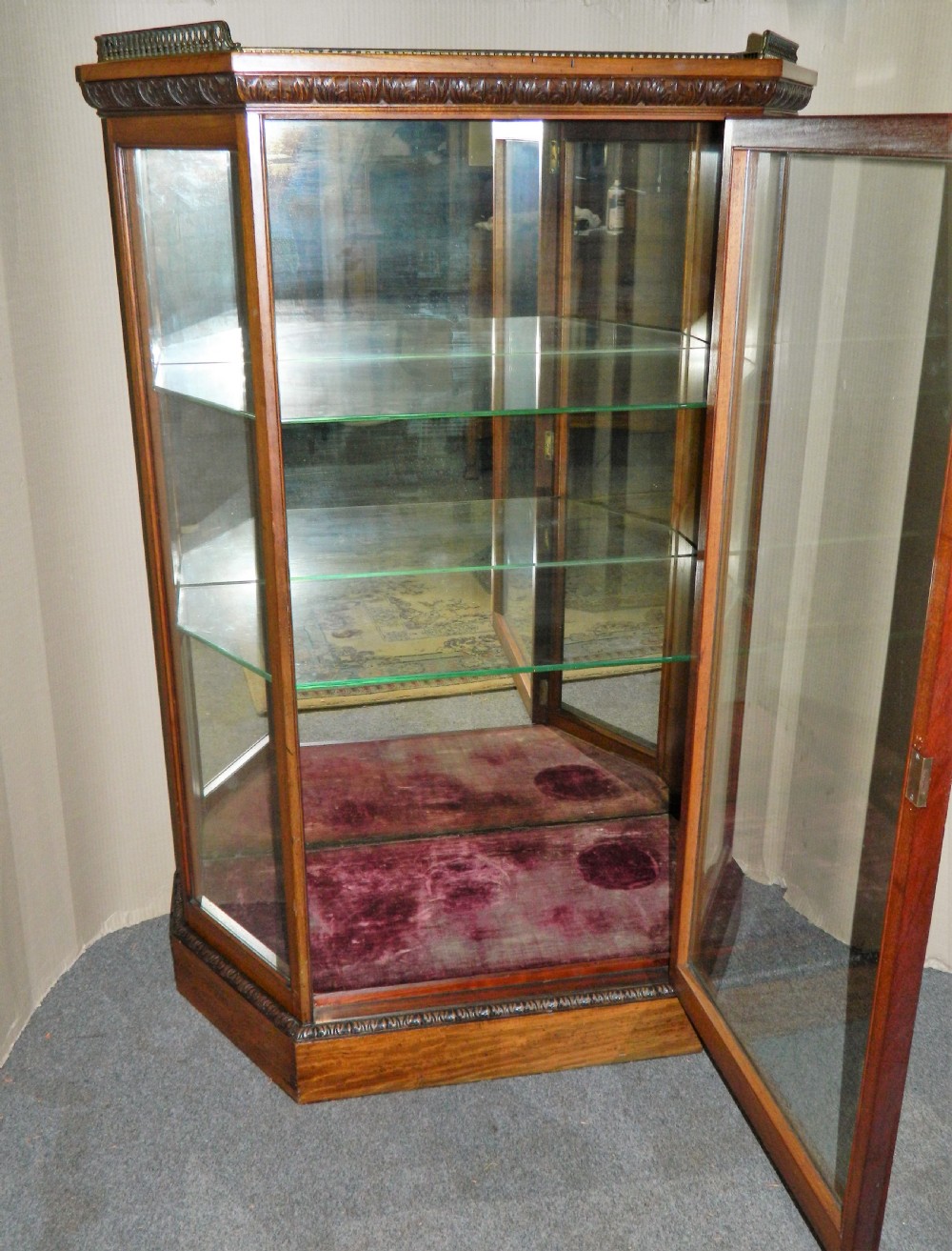 Shop display cabinet View VI