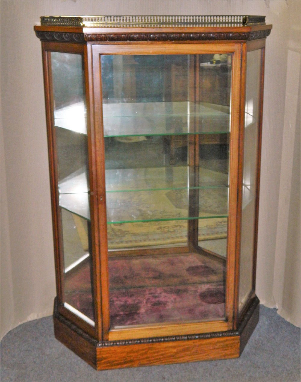Shop display cabinet View VIII