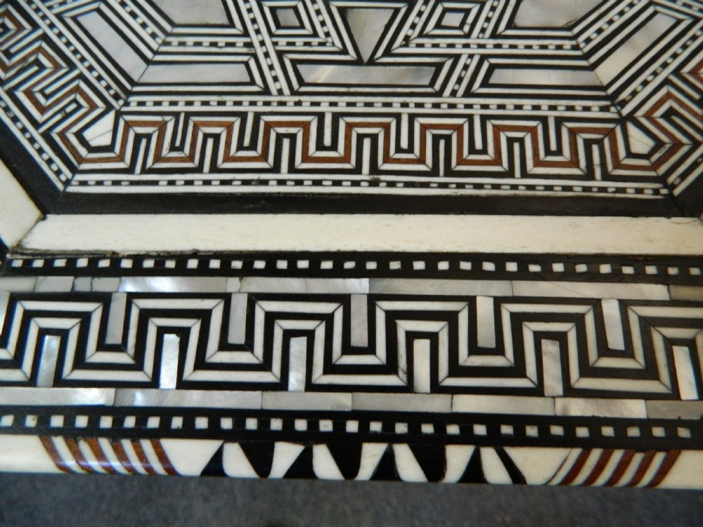Moorish table View V