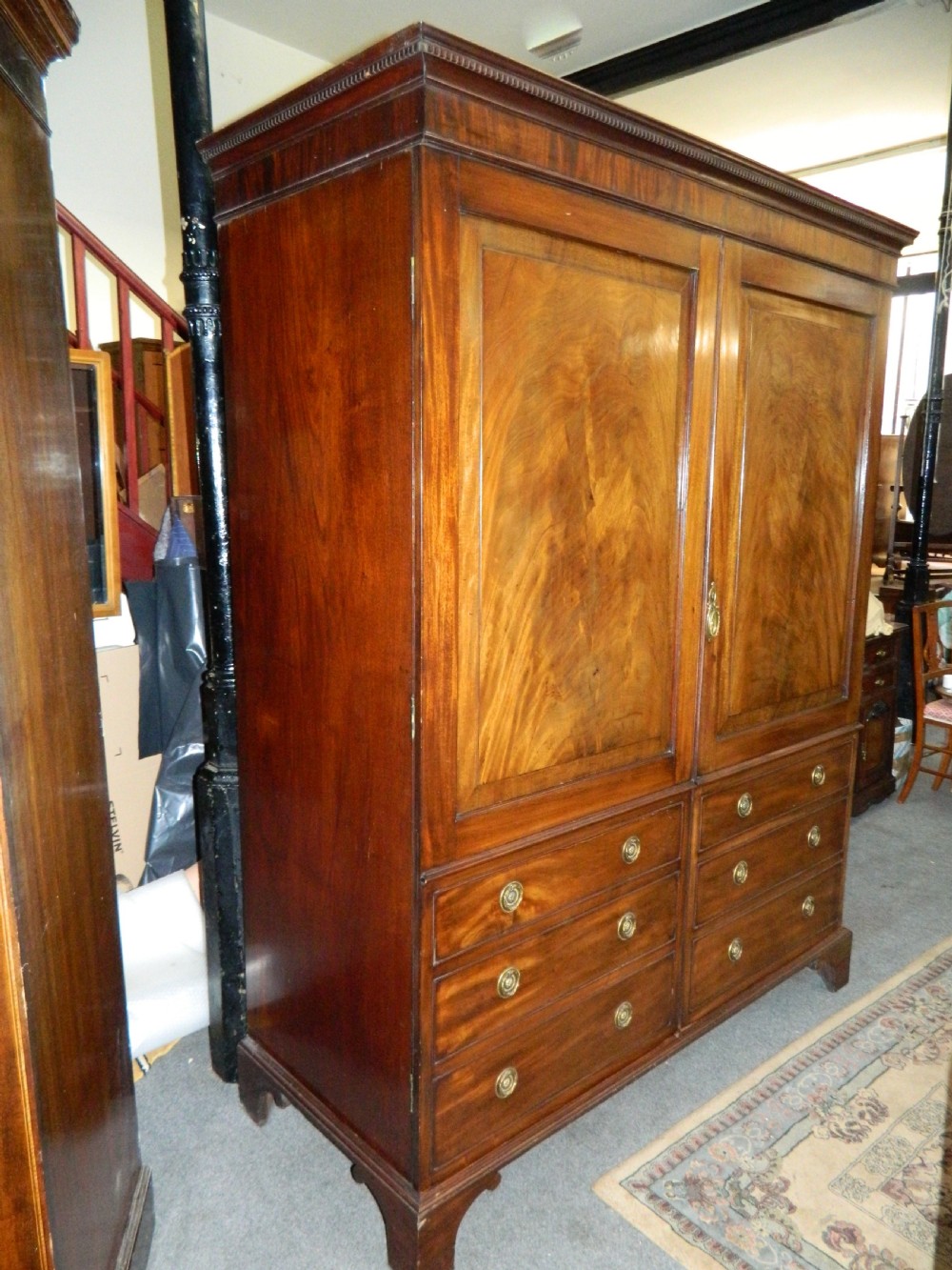 Georgian mahogany wardrobe View IV