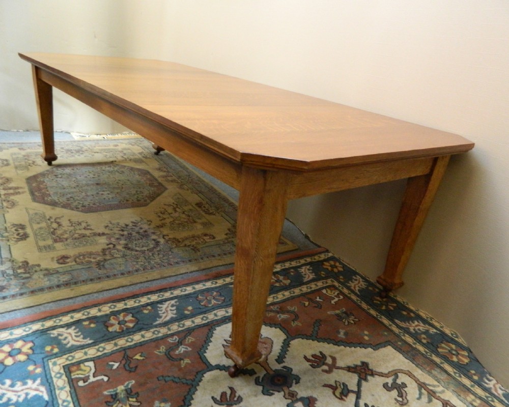 Arts & Crafts oak dining table