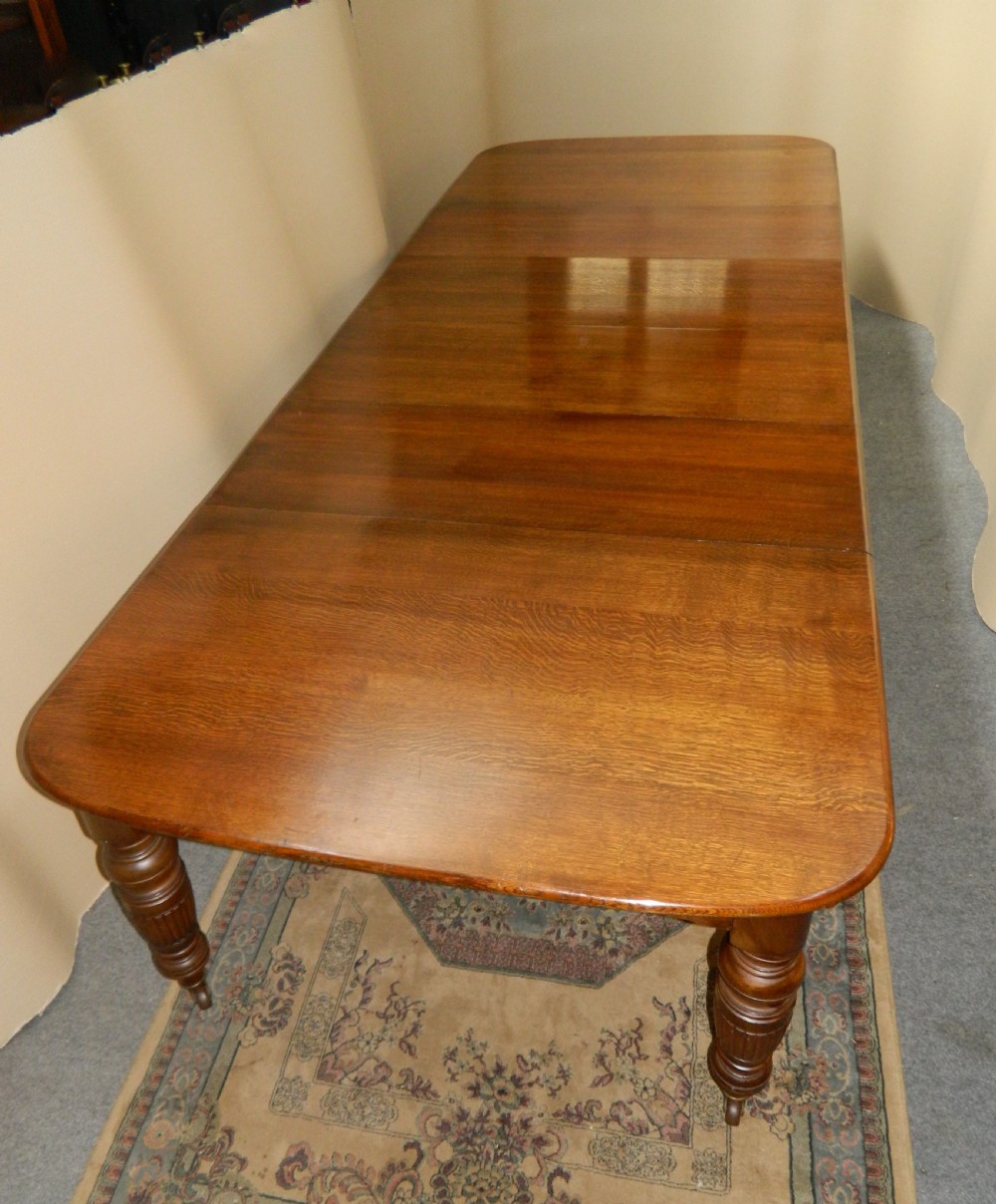 extending oak dining table with 4 leaves View IV