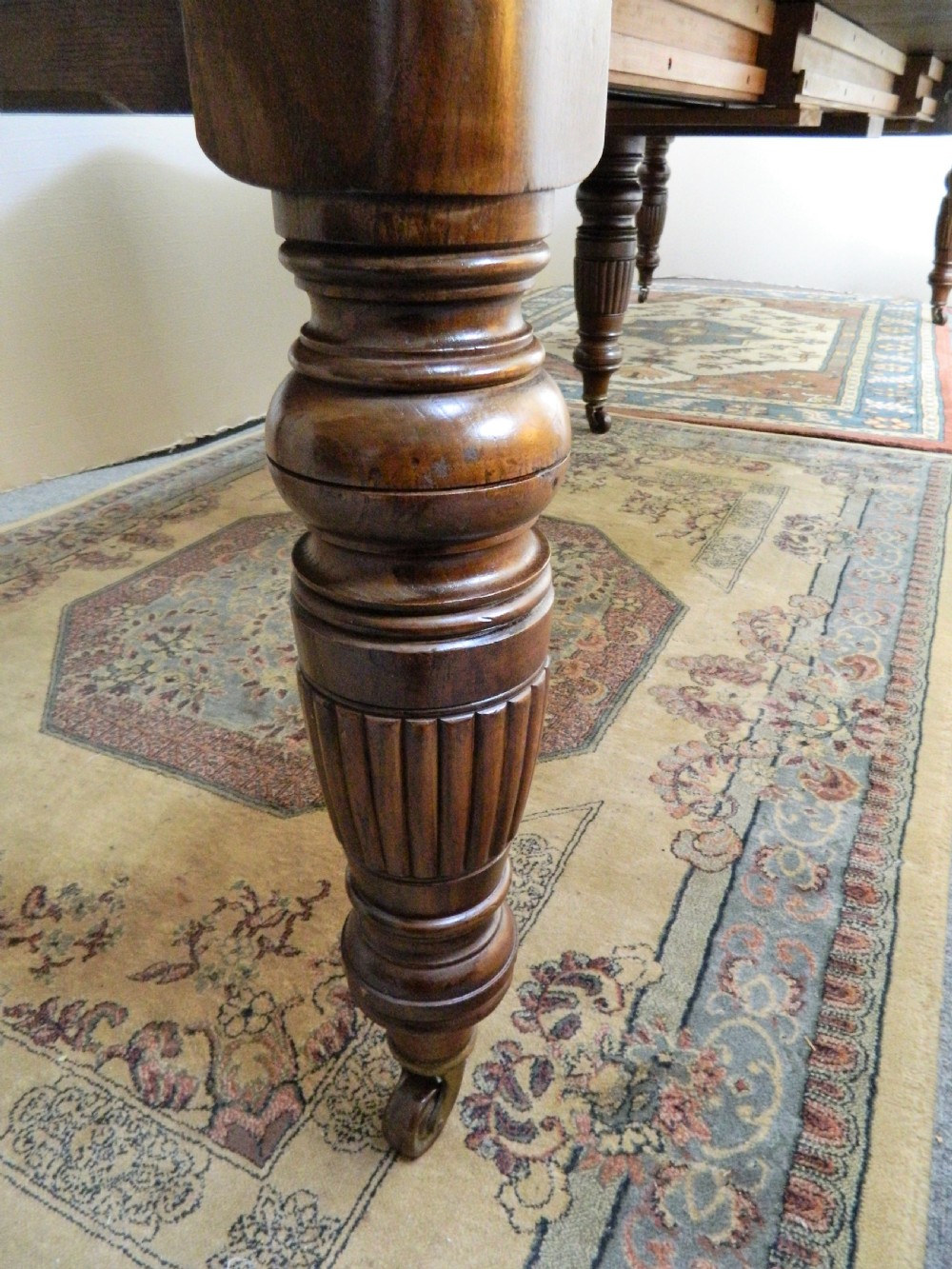 extending oak dining table with 4 leaves View IX