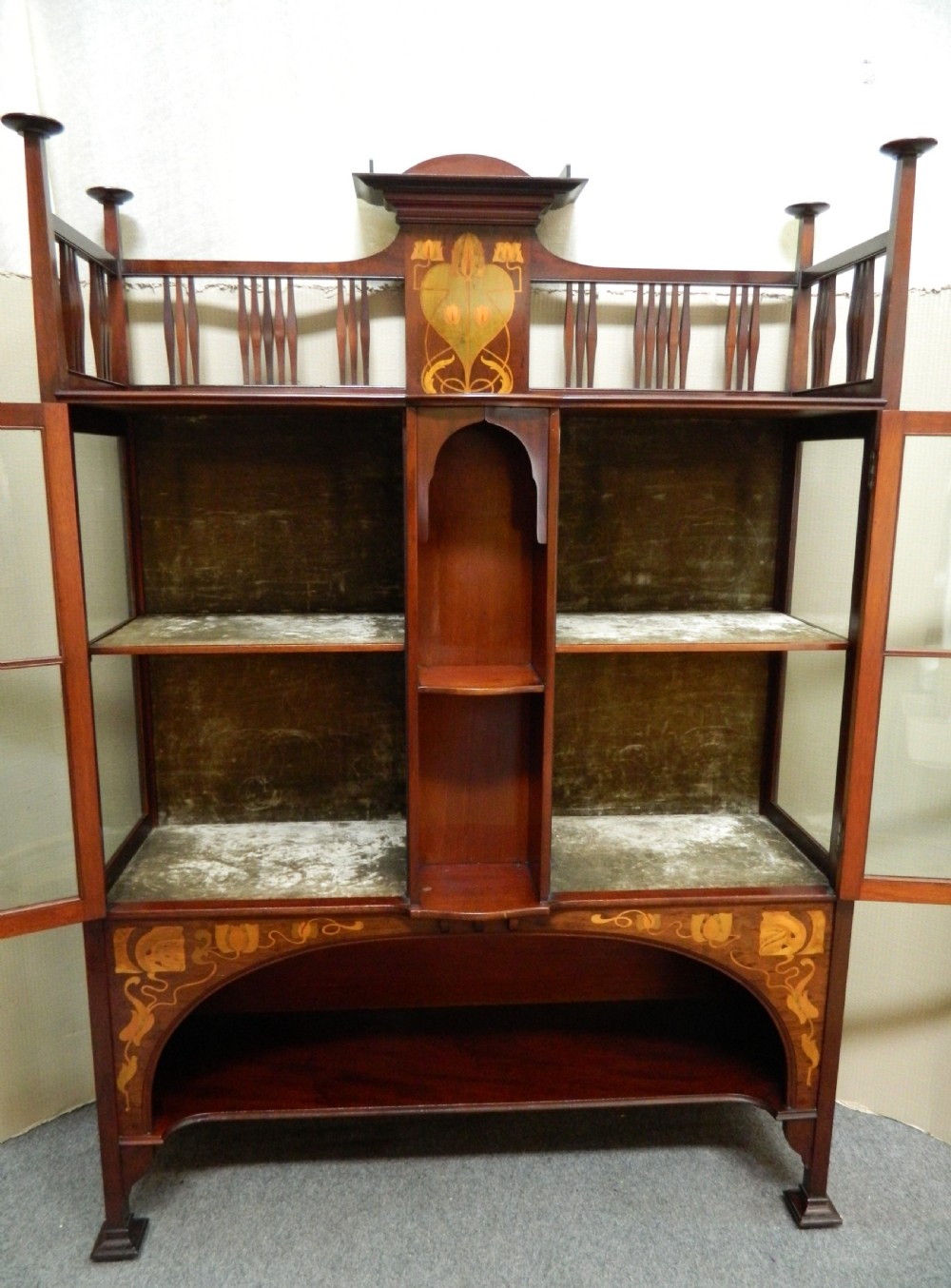 Shapland & Petter display cabinet View IV