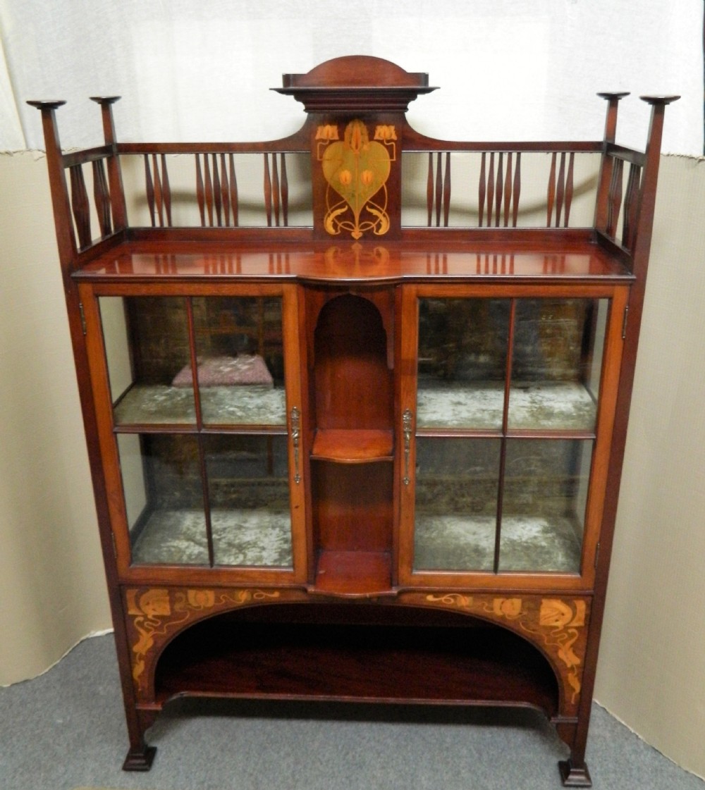 Shapland & Petter display cabinet View VII