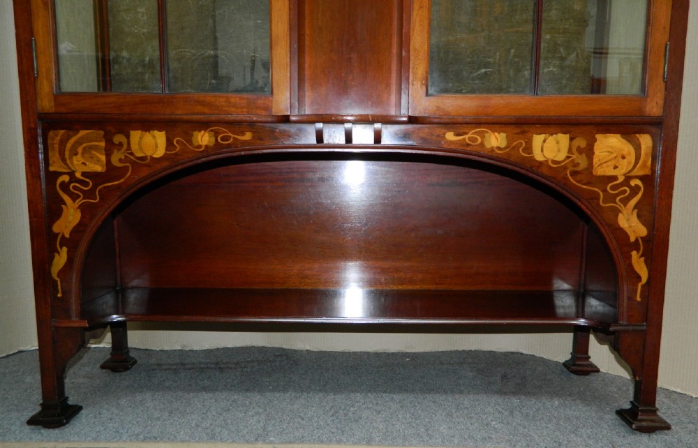 Shapland & Petter display cabinet View VIII