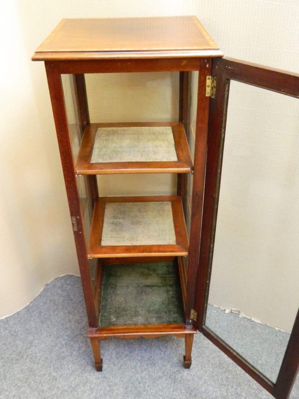 Inlaid mahogany display cabinet View VII