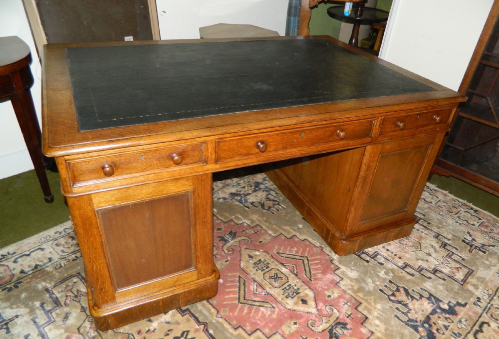 large oak partners desk View IV