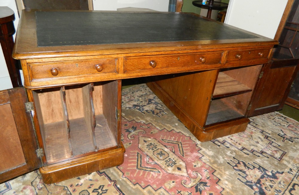large oak partners desk View V