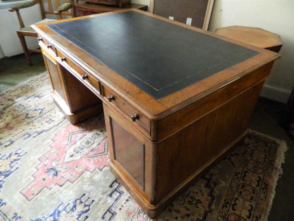 large oak partners desk View VI