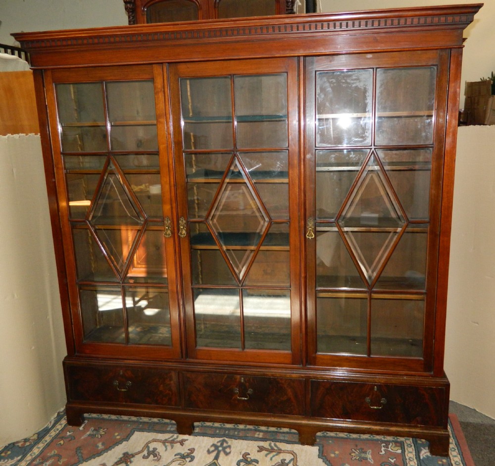 large mahogany bookcase / display cabinet View III