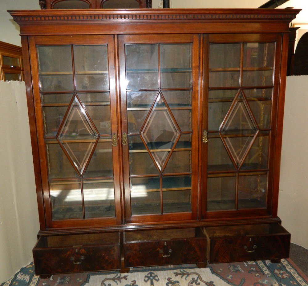 large mahogany bookcase / display cabinet View VII
