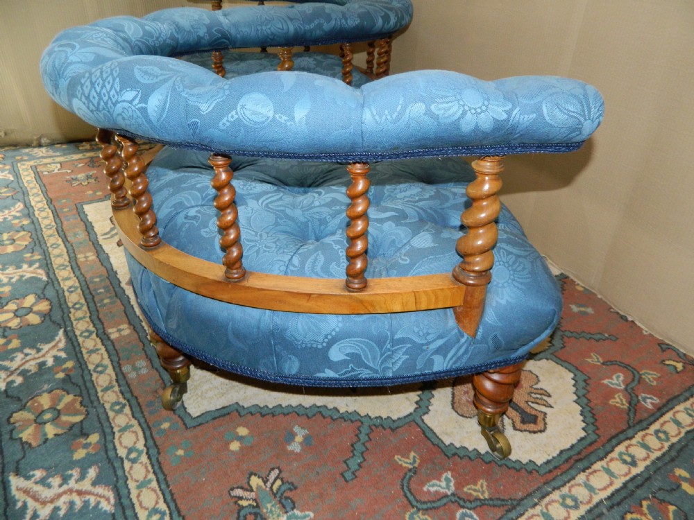 Conversation seat / love seat View III