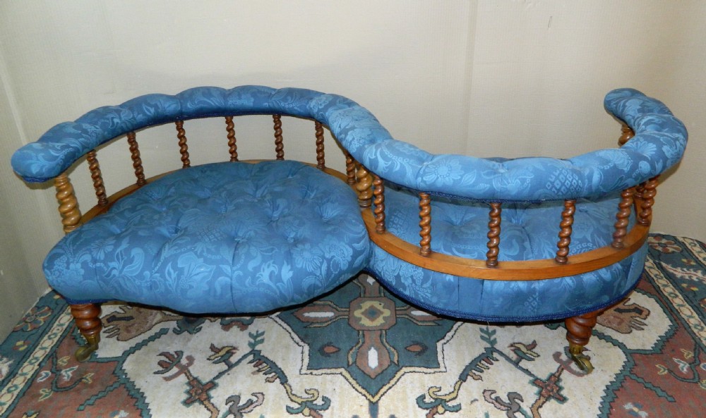 Conversation seat / love seat View V