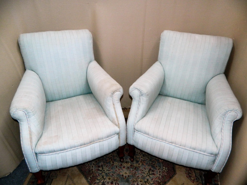 pair of armchairs View II
