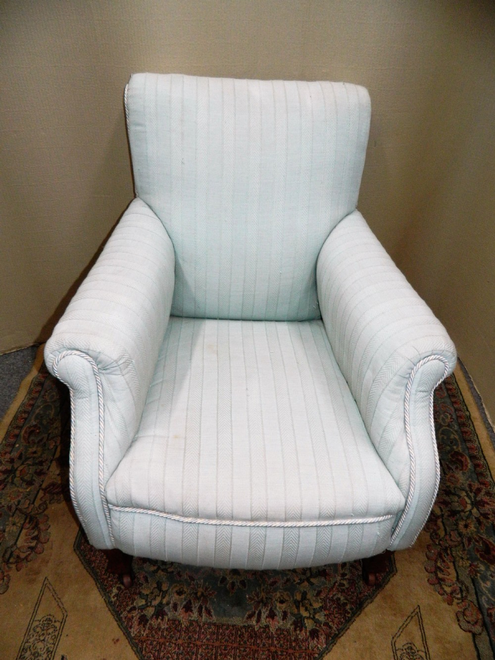 pair of armchairs View V