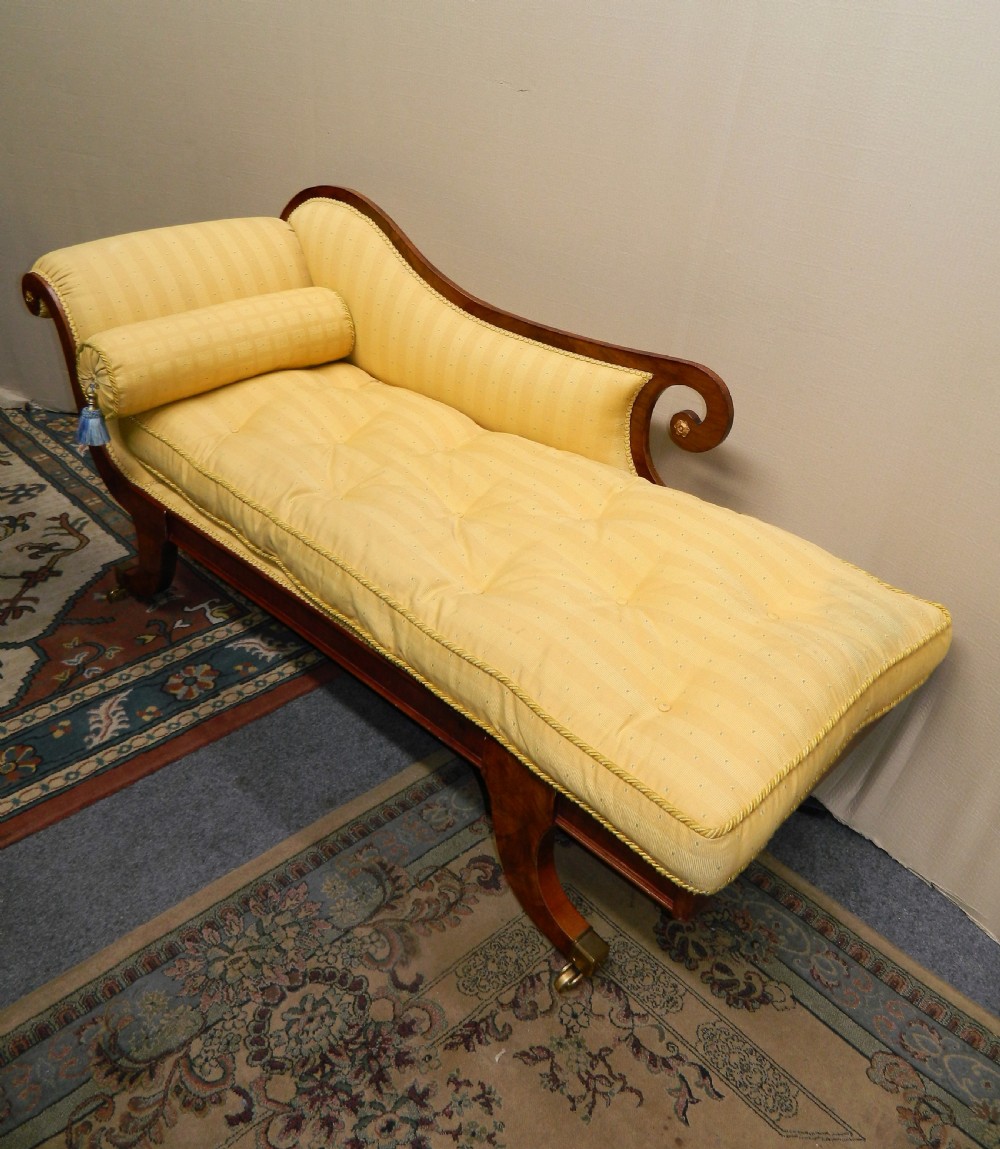 Regency chaise longue View III