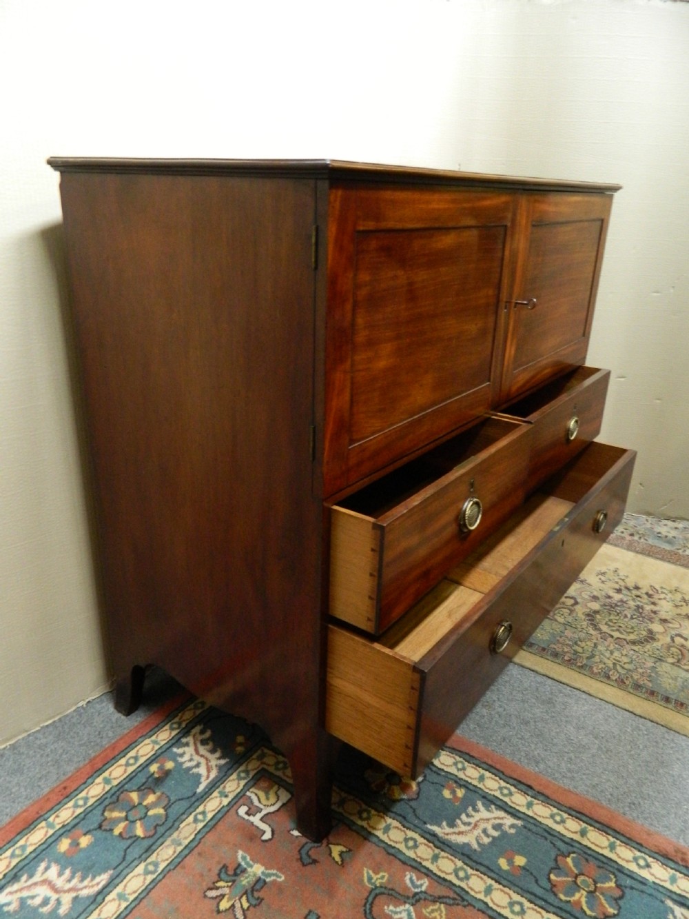 Georgian linen press View V