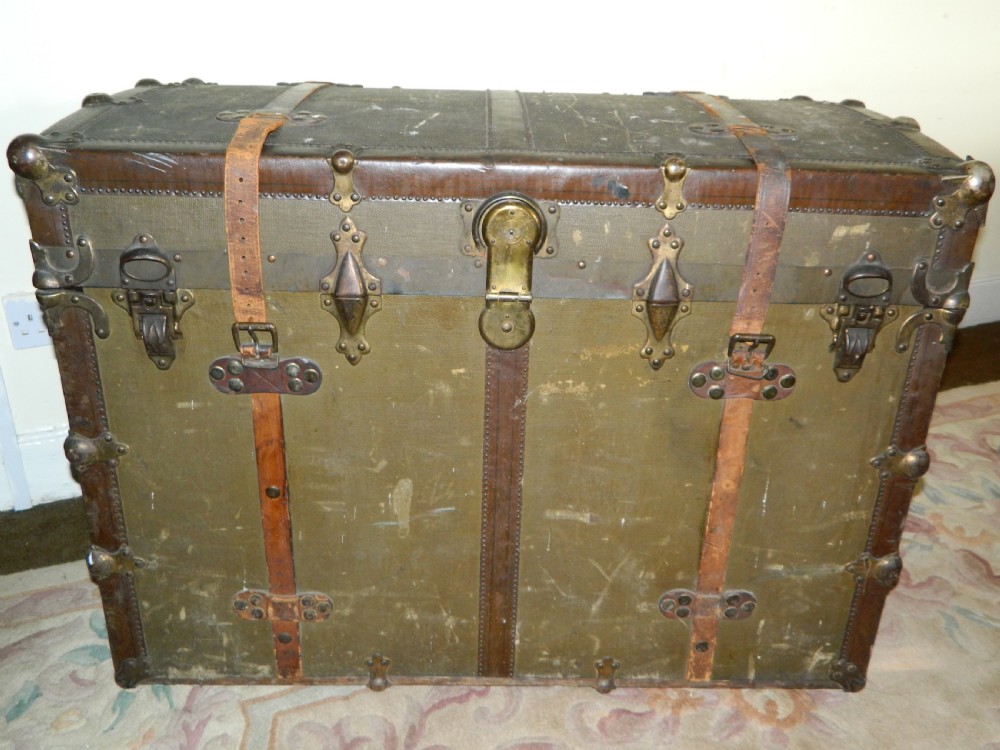 large travelling trunk - Cunard label View V