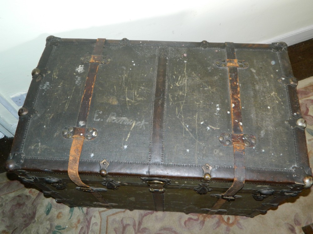 large travelling trunk - Cunard label View VI