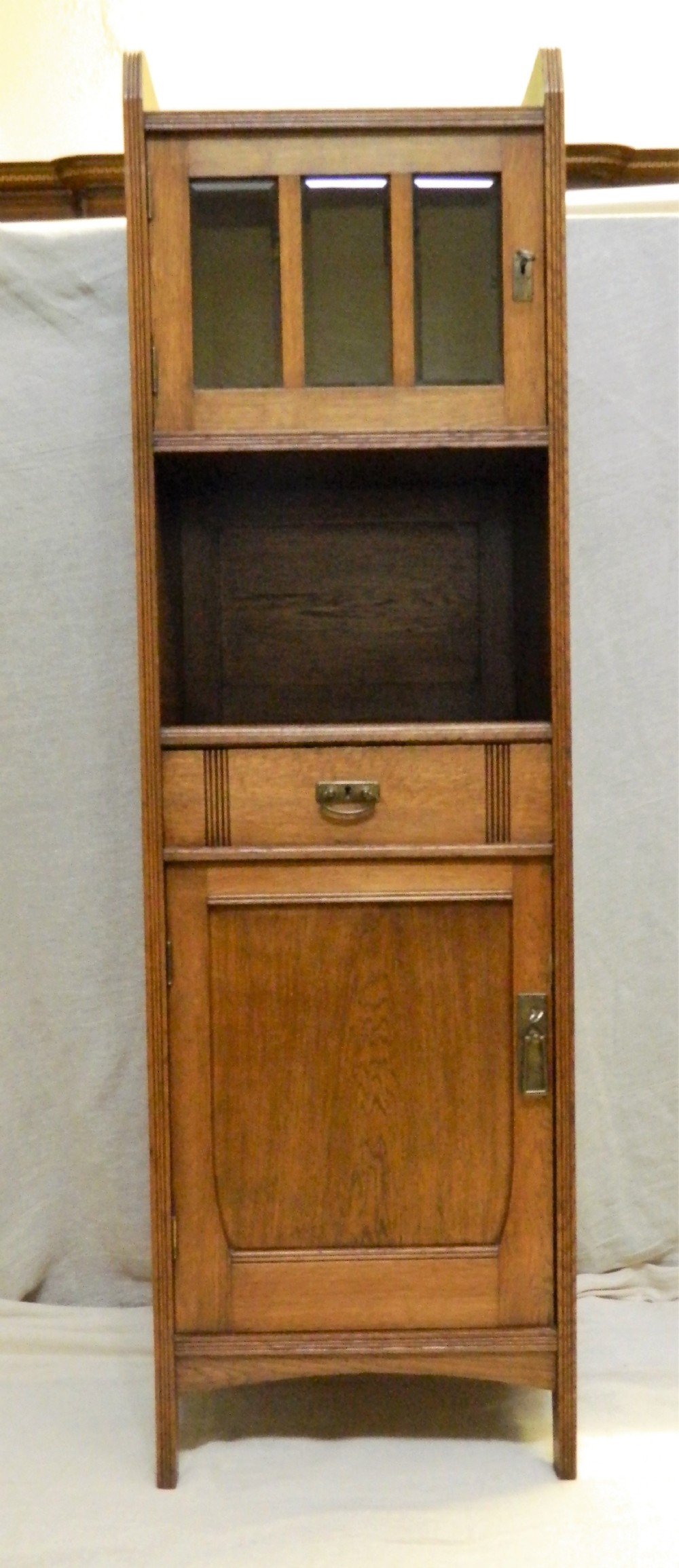 Arts & Crafts oak cupboard