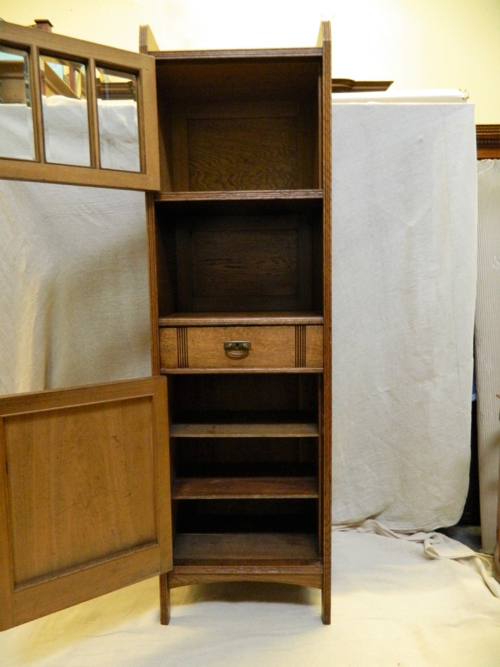 Arts & Crafts oak cupboard View VI