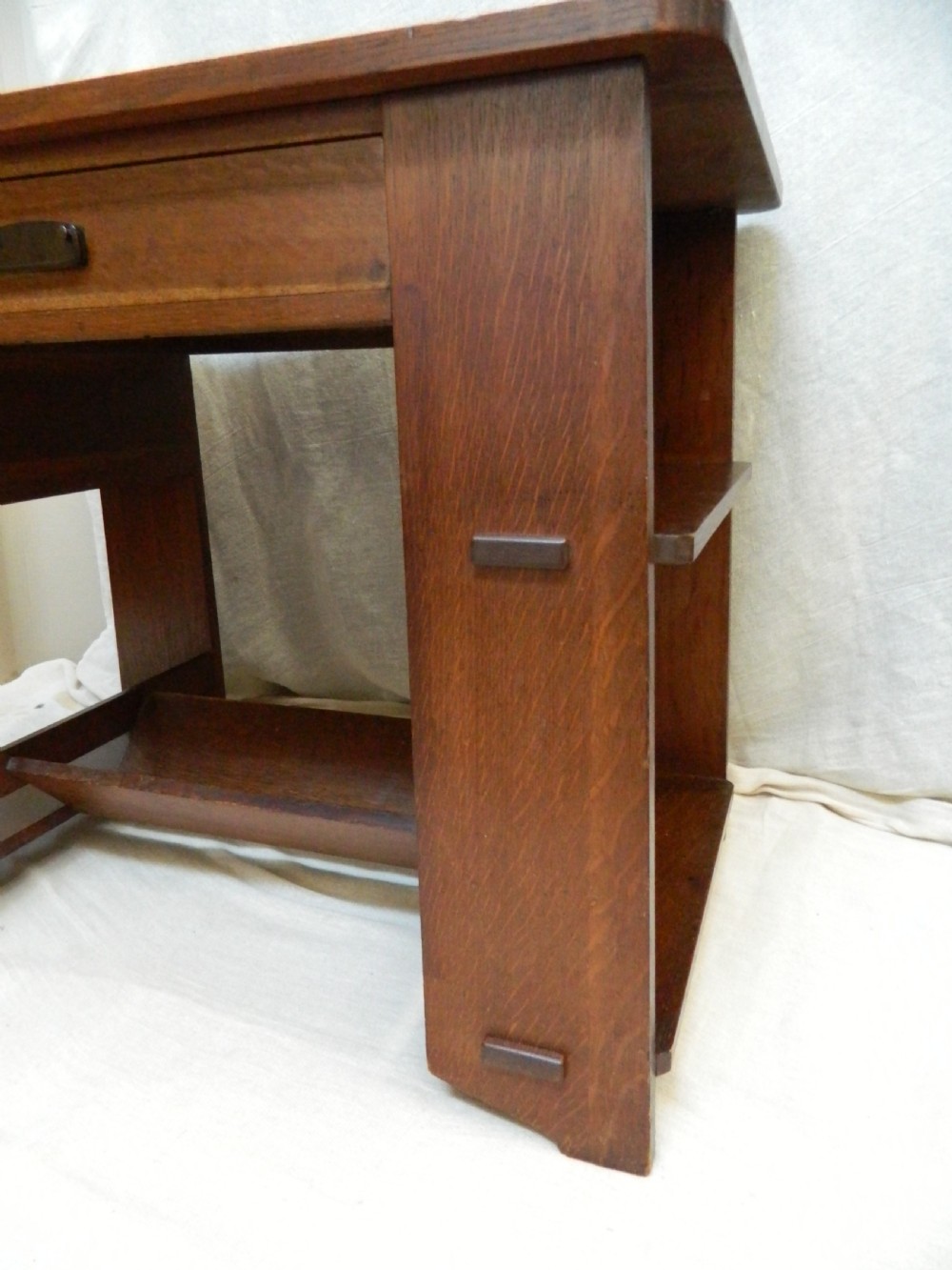 American oak Arts & Crafts desk View VI