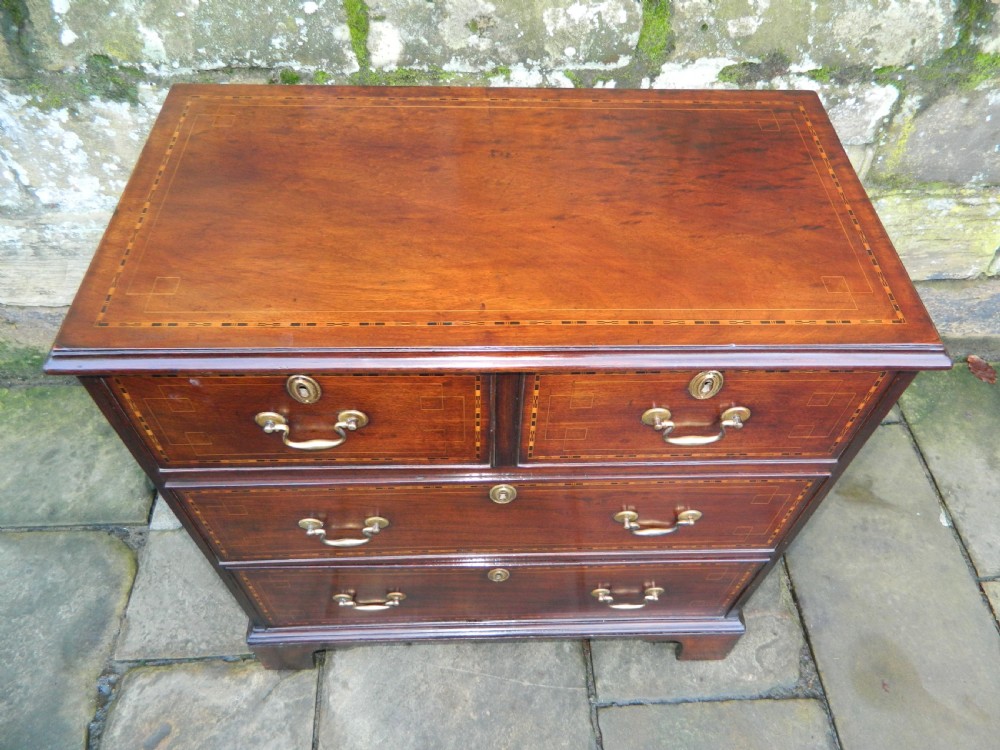 Small Georgian mahogany chest of drawers View VI