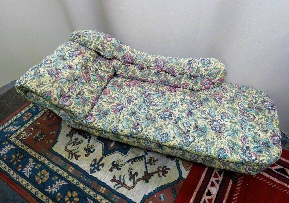 Victorian chaise longue View III