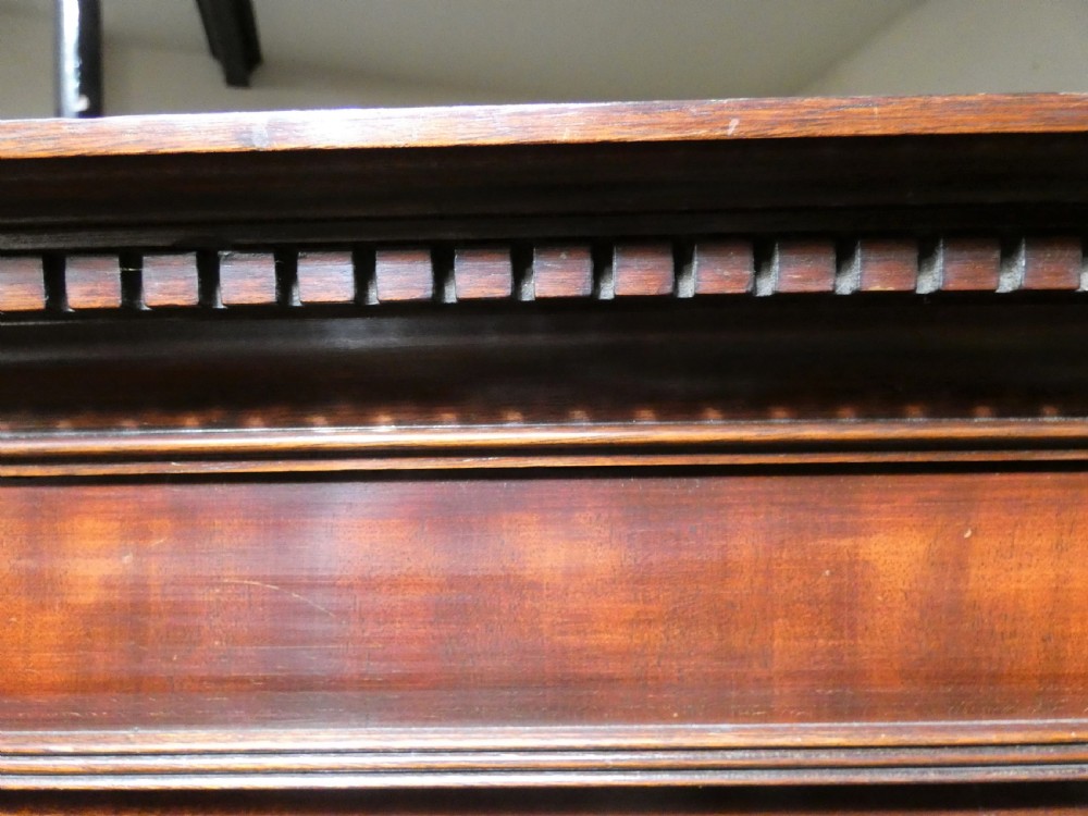 Georgian mahogany wardrobe View IV