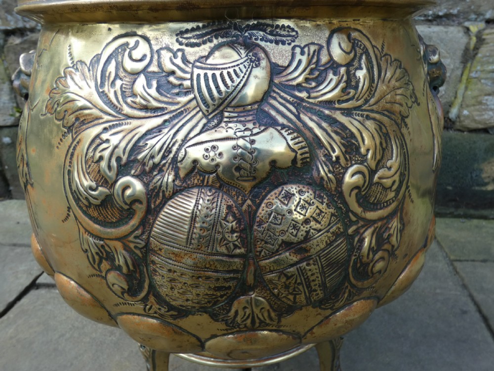 large brass jardinière / planter View VIII